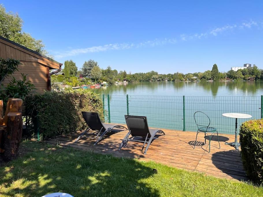 Chalet Moderne Au Bord D'Un Lac Saint-Sauveur-lès-Bray Eksteriør bilde